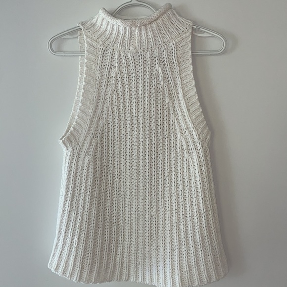 White sleeveless sweater vest - Picture 3 of 7